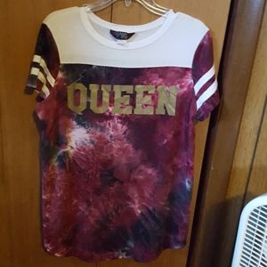 Womens tee shirt.  Soft and stretchy.  Looks XL